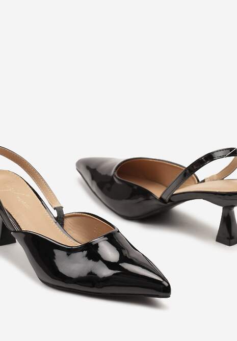 Czarne Sandały na Kaczuszce z Noskiem w Szpic i Lakierowanym Połyskiem Marinori