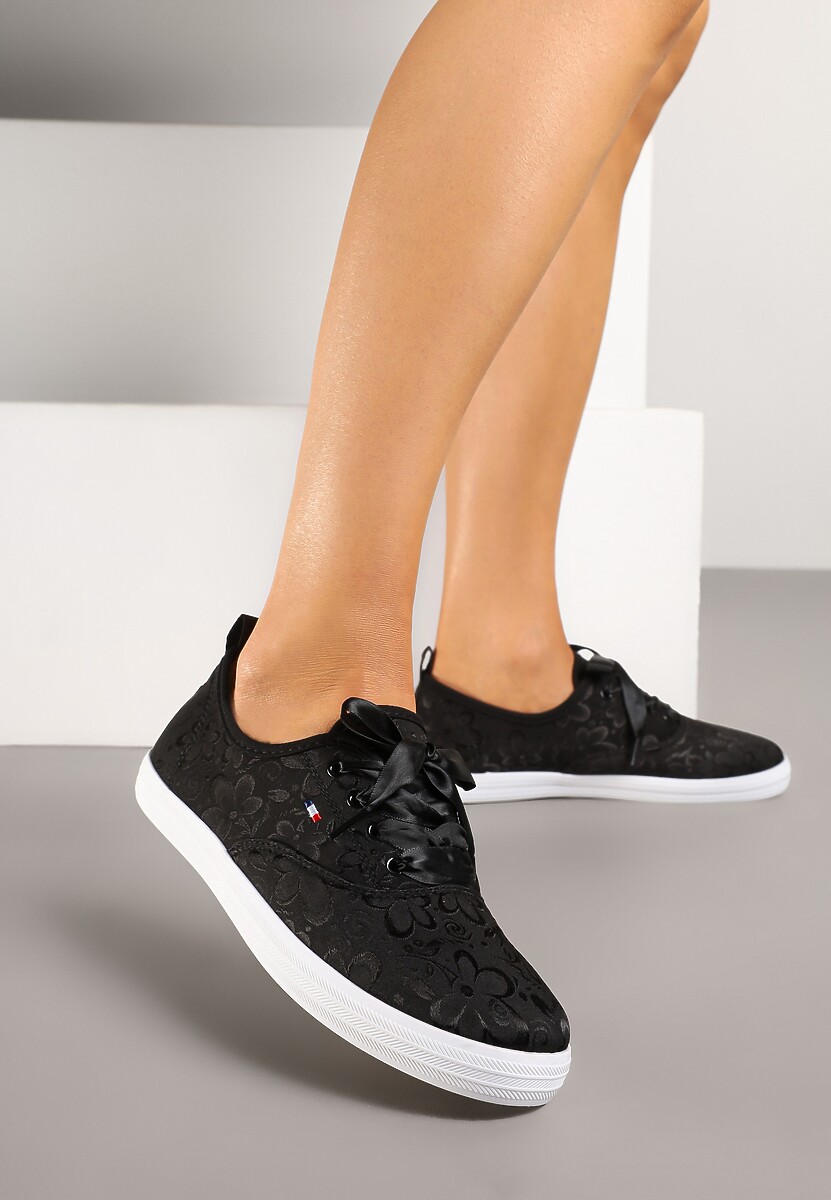 Różowe Tenisówki Wiązane Wstążką Zdobione Tłoczeniem w Kwiaty Palesiela