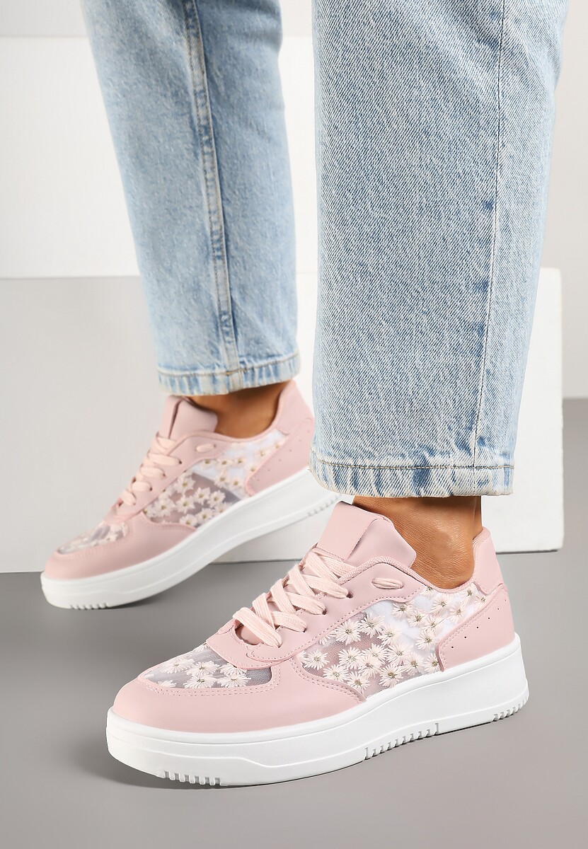 Beżowe Sneakersy z Haftem i Zdobieniami z Siateczki Lirivessa