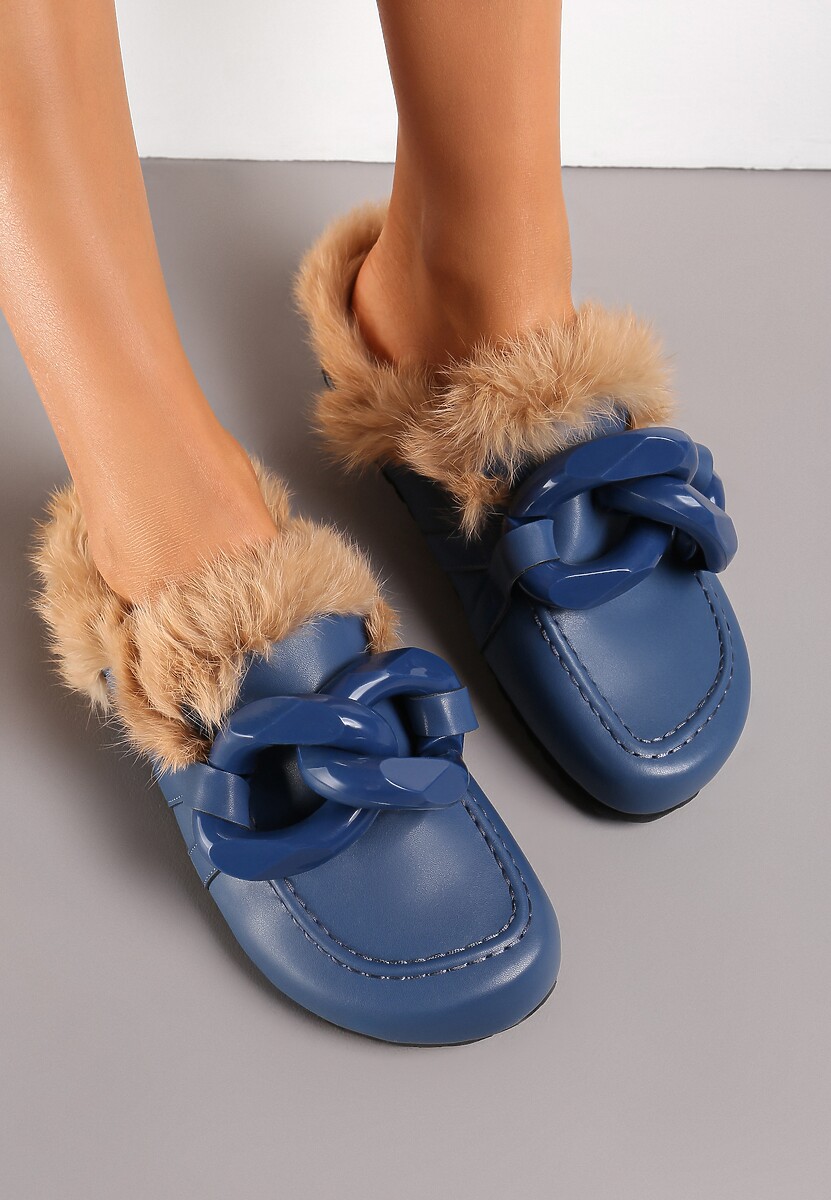 Niebieskie Płaskie Klapki z Futerkiem i Ozdobnym Łańcuchem na Grubszej Podeszwie Ainslee