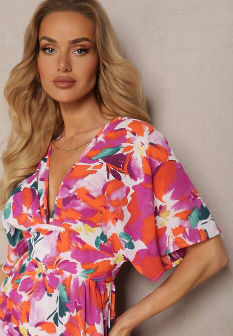 Biało-Różowa Kwiecista Sukienka o Rozkloszowanym Fasonie z Rozcięciami po Bokach Moariel