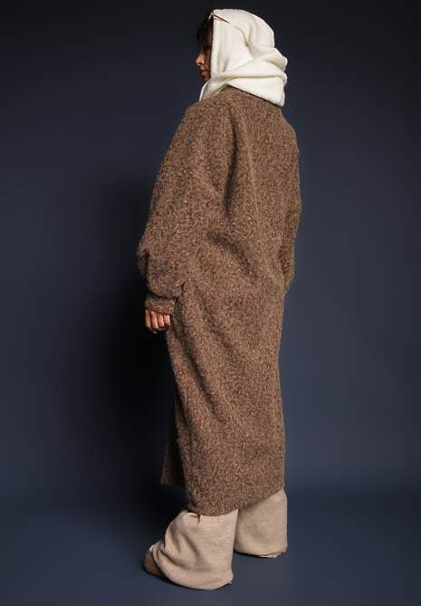 Brązowy Kardigan Niezapinany o Długim Kroju Ozdobiony Szerokimi Rękawami Tifilina