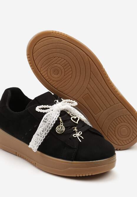 Czarne Sneakersy na Niskiej Platformie z Aplikacjami i Kokardkami Divienne