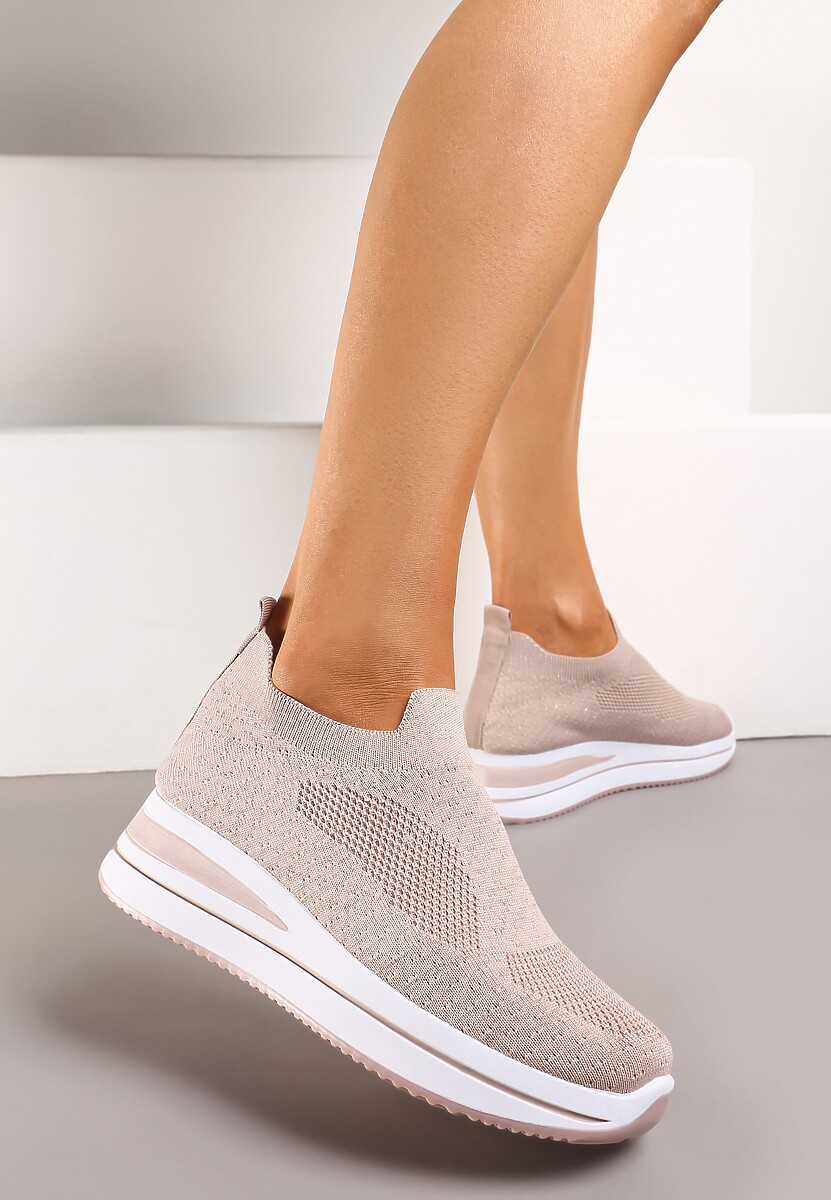 Różowe Buty Sportowe z Elastyczną Lekko Błyszczącą Cholewką Kiranella