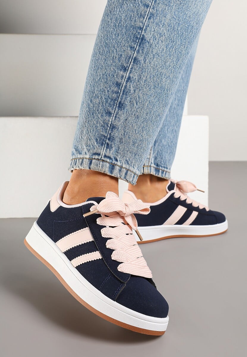 Czarne Sneakersy na Niskiej Platformie z Naszywkami Flordexia