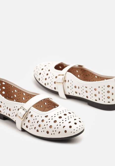 Białe Balerinki z Ażurowymi Wycięciami z Paskiem na Sprzączkę Frollia