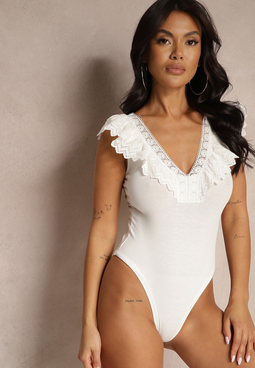 Białe Body z Bawełny z Dekoltem w Serek Zdobione Falbanką z Koronki Senalirae