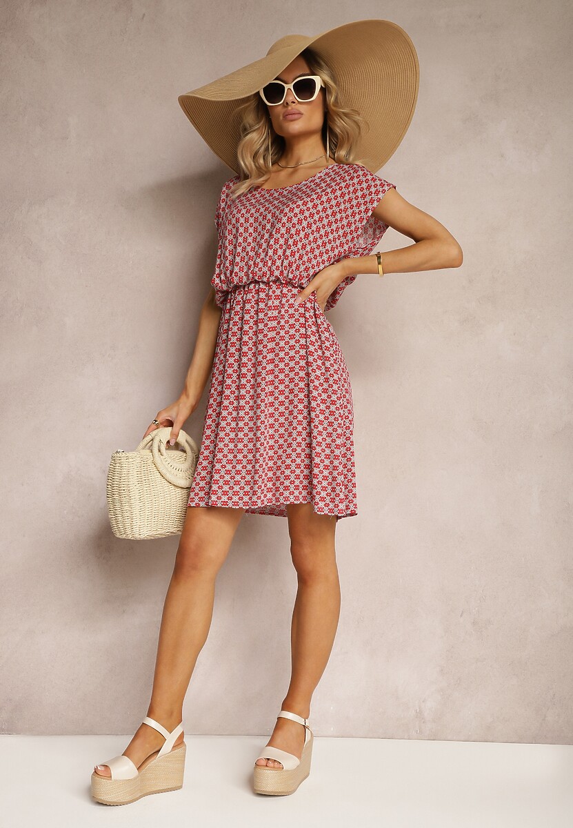 Czerwona Sukienka o Rozkloszowanym Kroju z Gumką w Talii i Krótkim Rękawem Tulemia