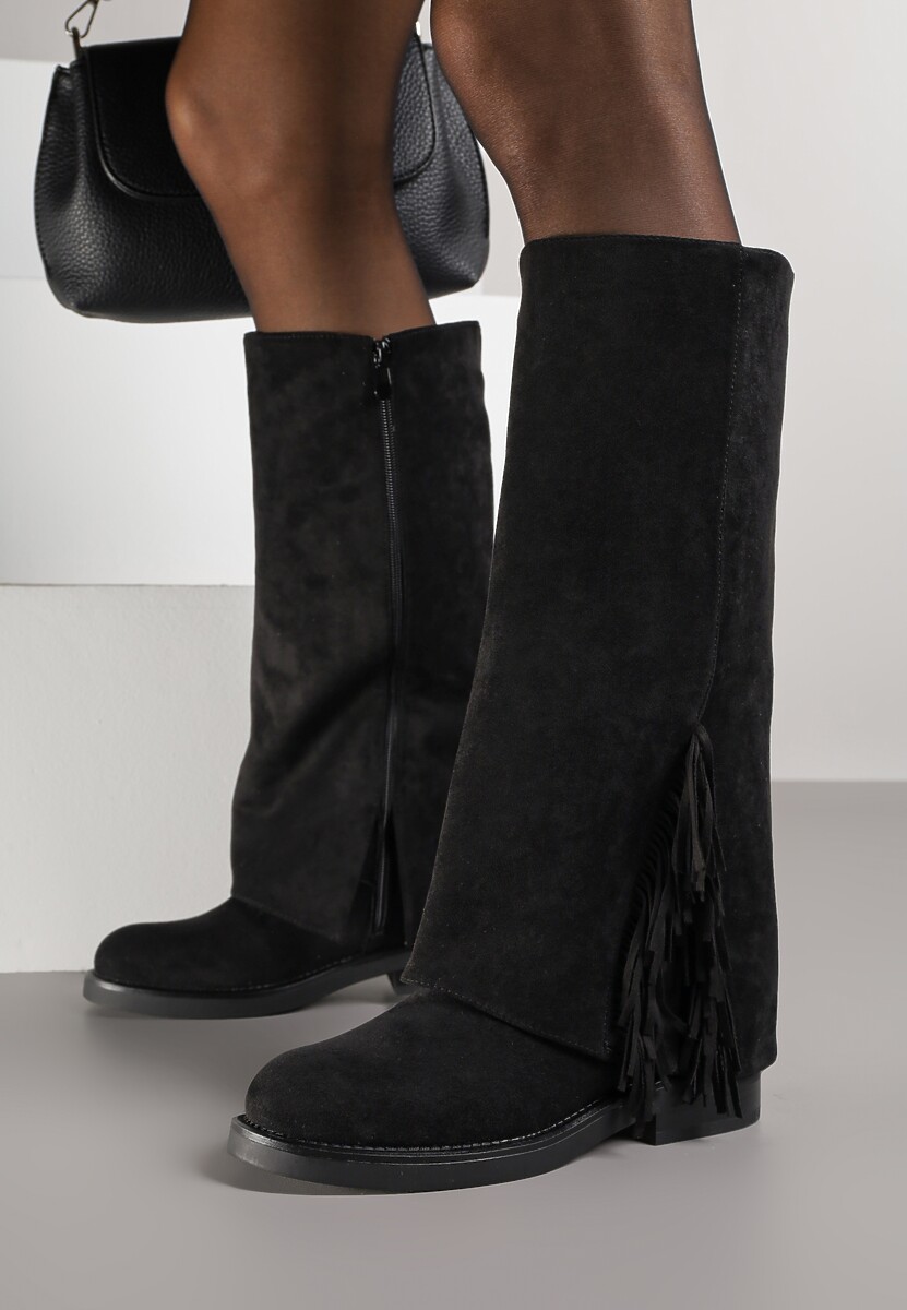 Czarne Kozaki Ozdobione Frędzlami i Wywiniętą Cholewką Reilevia