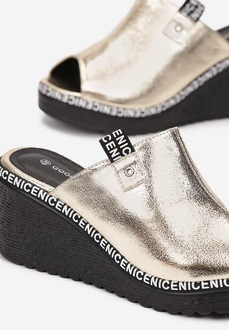 Złote Klapki na Koturnie z Otwartym Noskiem Kenara