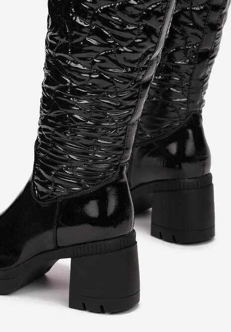 Czarne Lakierowane Kozaki na Słupku z Pikowaną Cholewką Zaka