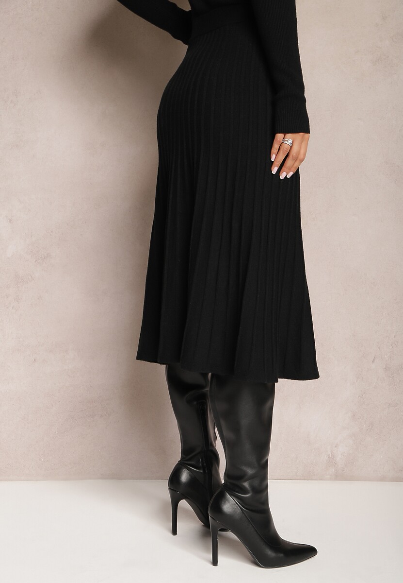 Czarna Rozkloszowana Spódnica Midi z Szerokimi Prążkami i Ozdobnymi Guzikami Sussurro