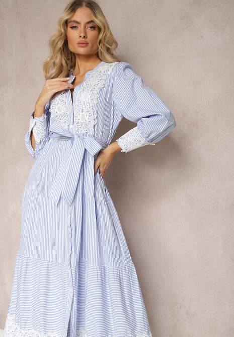 Jasnoniebieska Bawełniana Sukienka z Ażurową Koronką Przy Dekolcie i na Rękawach Lekovia