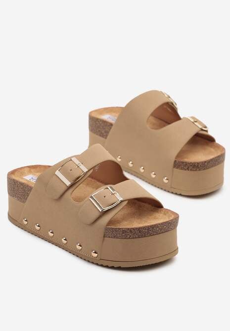 Ciemnobeżowe Klapki na Platformie Ozdobione Nitami Rosindea