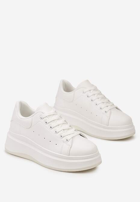 Białe Sneakersy na Grubej Podeszwie z Perforacją i Ozdobą Gumowym Misiem Aireth