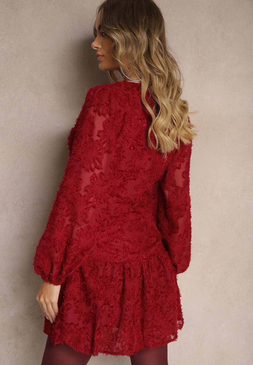 Bordowa Sukienka z Koronki o Taliowanym Fasonie z Kopertową Górą Nelabine