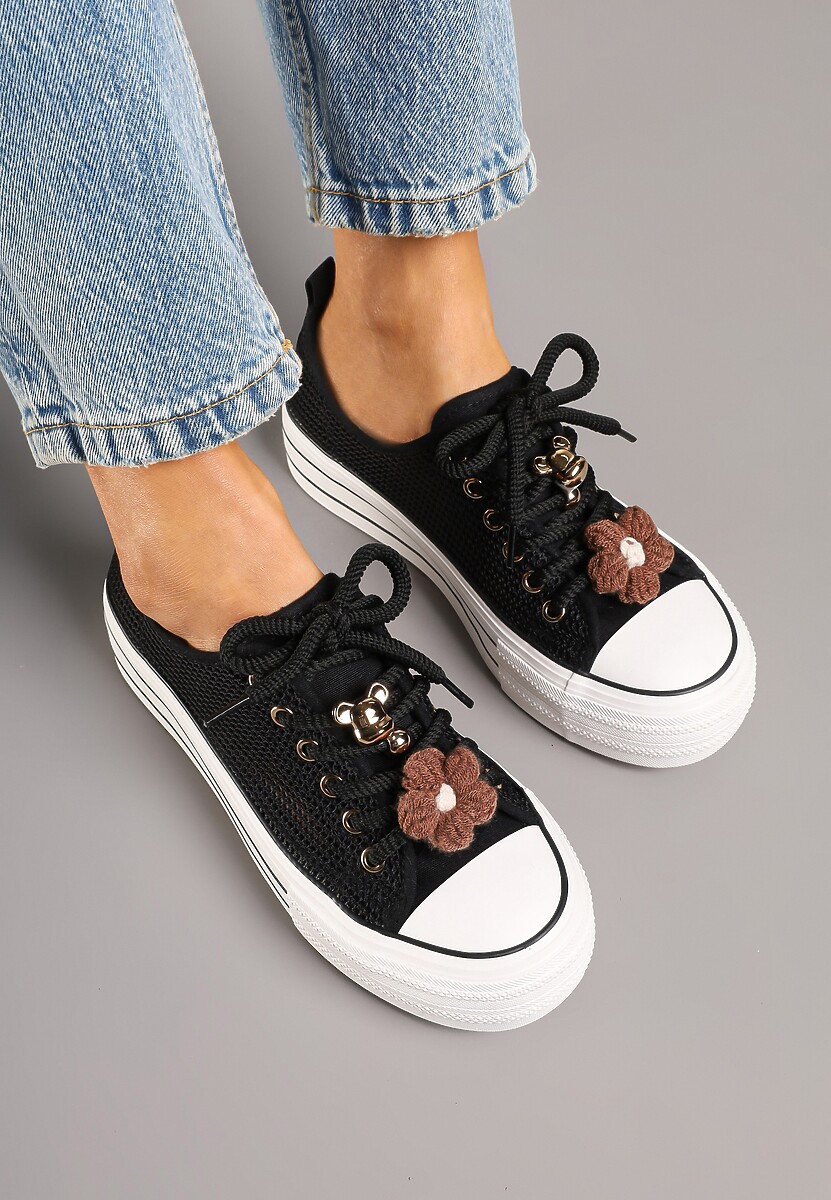 Czarne Trampki na Platformie z Ażurową Cholewką i Aplikacjami 3D Leniri