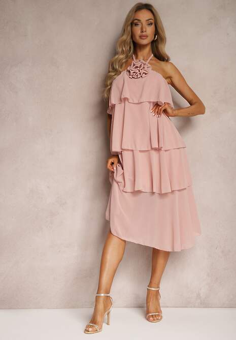 Różowa Sukienka z Kwiatową Broszką Wykończona Falbanami i Wiązaniem na Szyi Tinashell