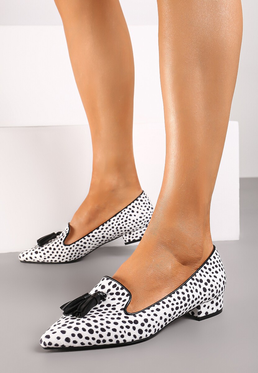 Czarne Czółenka Mokasyny na Słupku Ozdobione Frędzlami i Kropkami Bianath