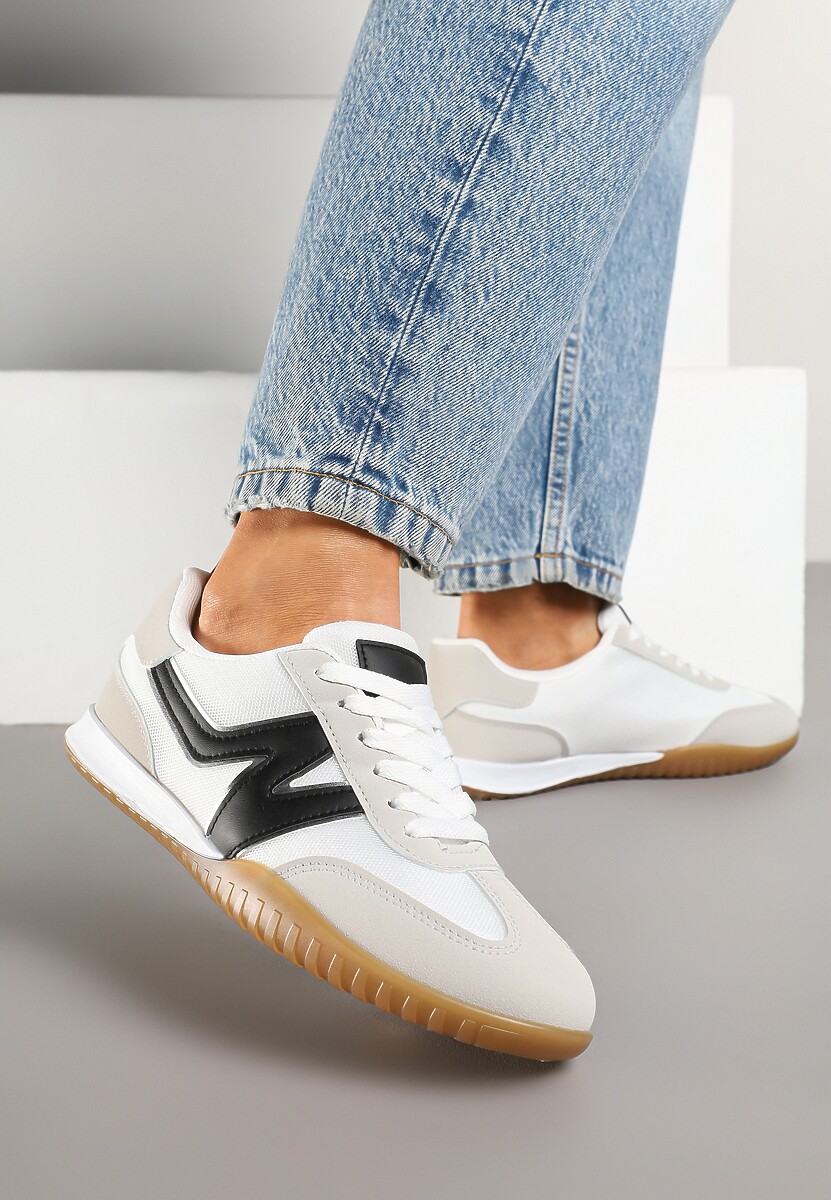 Biało-Czarne Sneakersy w Stylu Tenisówek Ozdobione Naszywką Tanelis