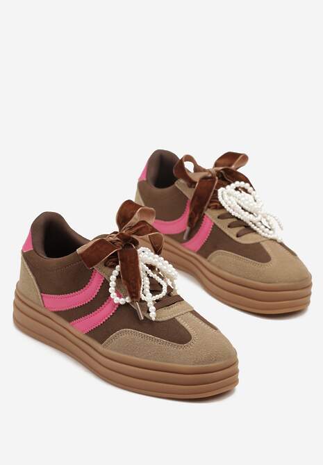 Brązowe Sneakersy Tenisówki na Tłoczonej Platformie Ozdobione Perłami Ashinne