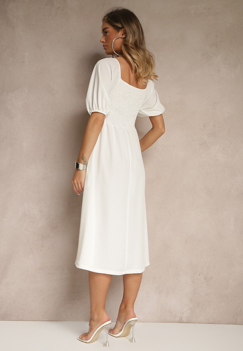 Biała Sukienka o Rozkloszowanym Kroju Ozdobiona Bufiastymi Rękawami Kolalira