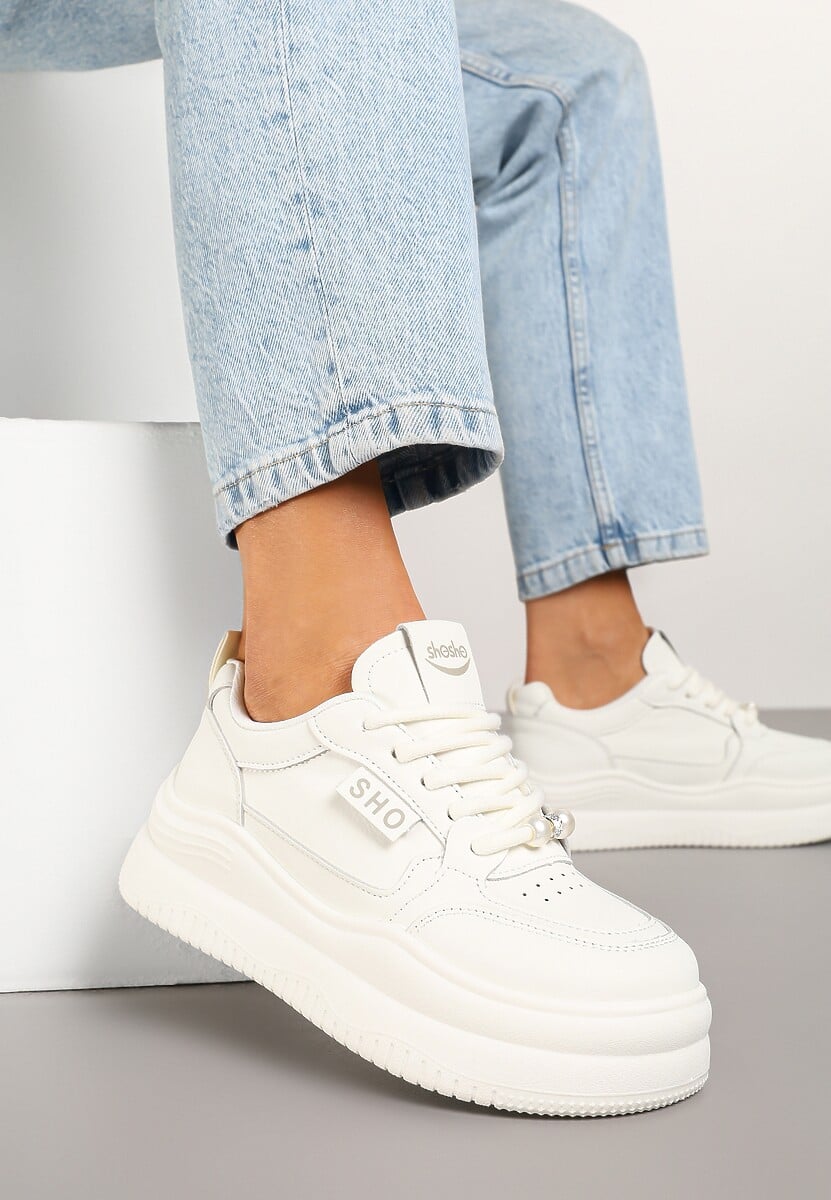 Beżowe Buty Sportowe z Perłami na Sznurówkach Perforacją i Platformą Karinella