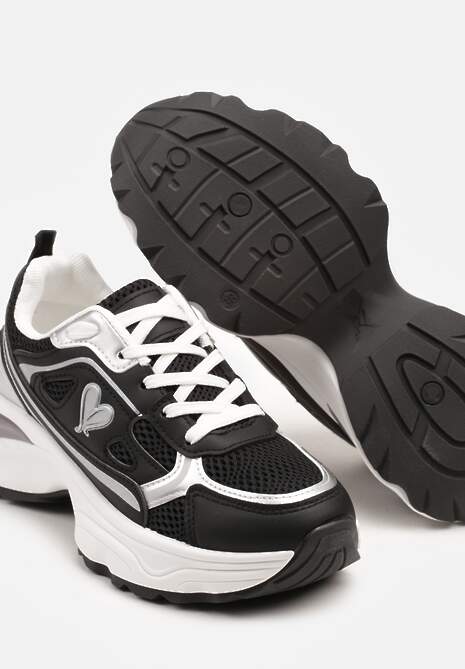 Czarne Sneakersy na Platformie z Ozdobnym Sercem Wizana