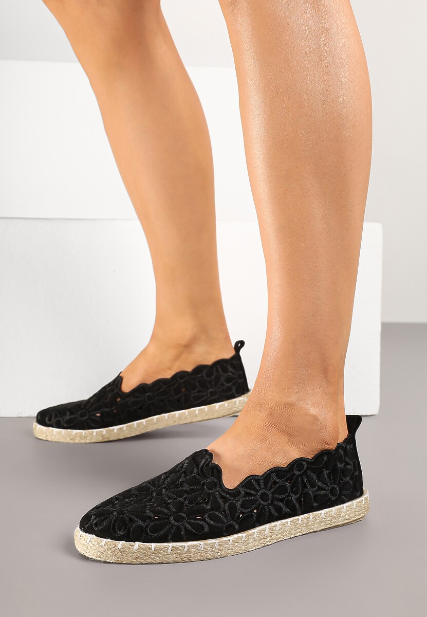 Czarne Plecione Espadryle Vices z Kwiatowym Motywem z Ażurowymi Wycięciami Honavia