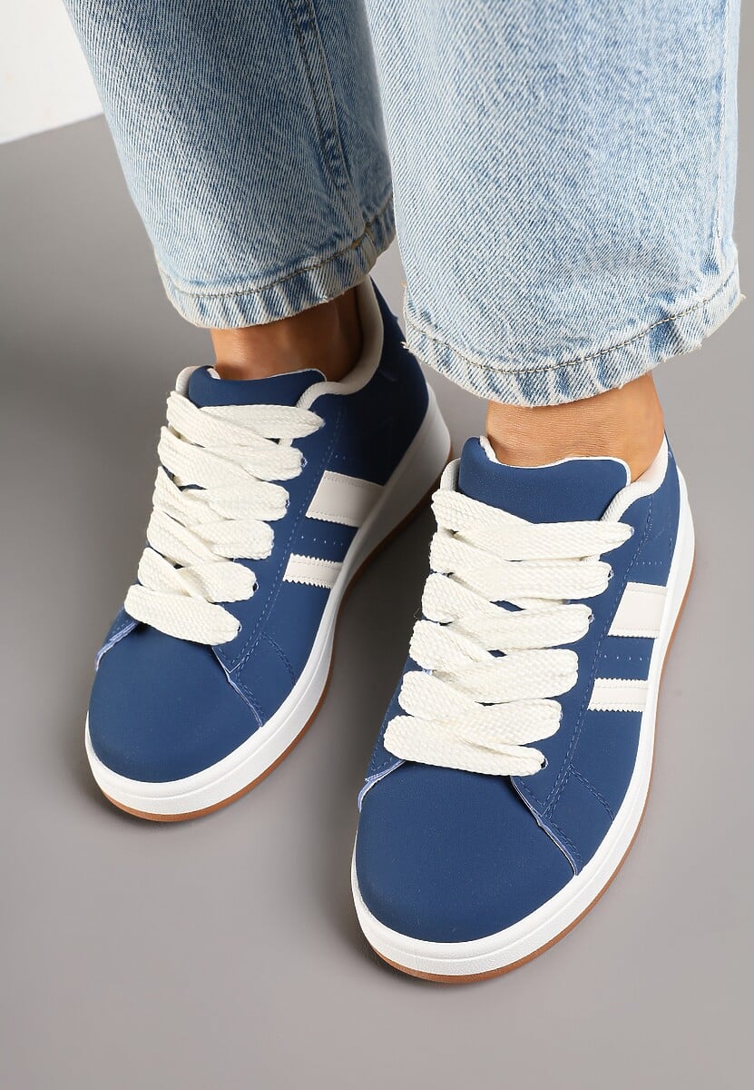 Granatowe Sneakersy na Niskiej Platformie z Naszywkami Flordexia