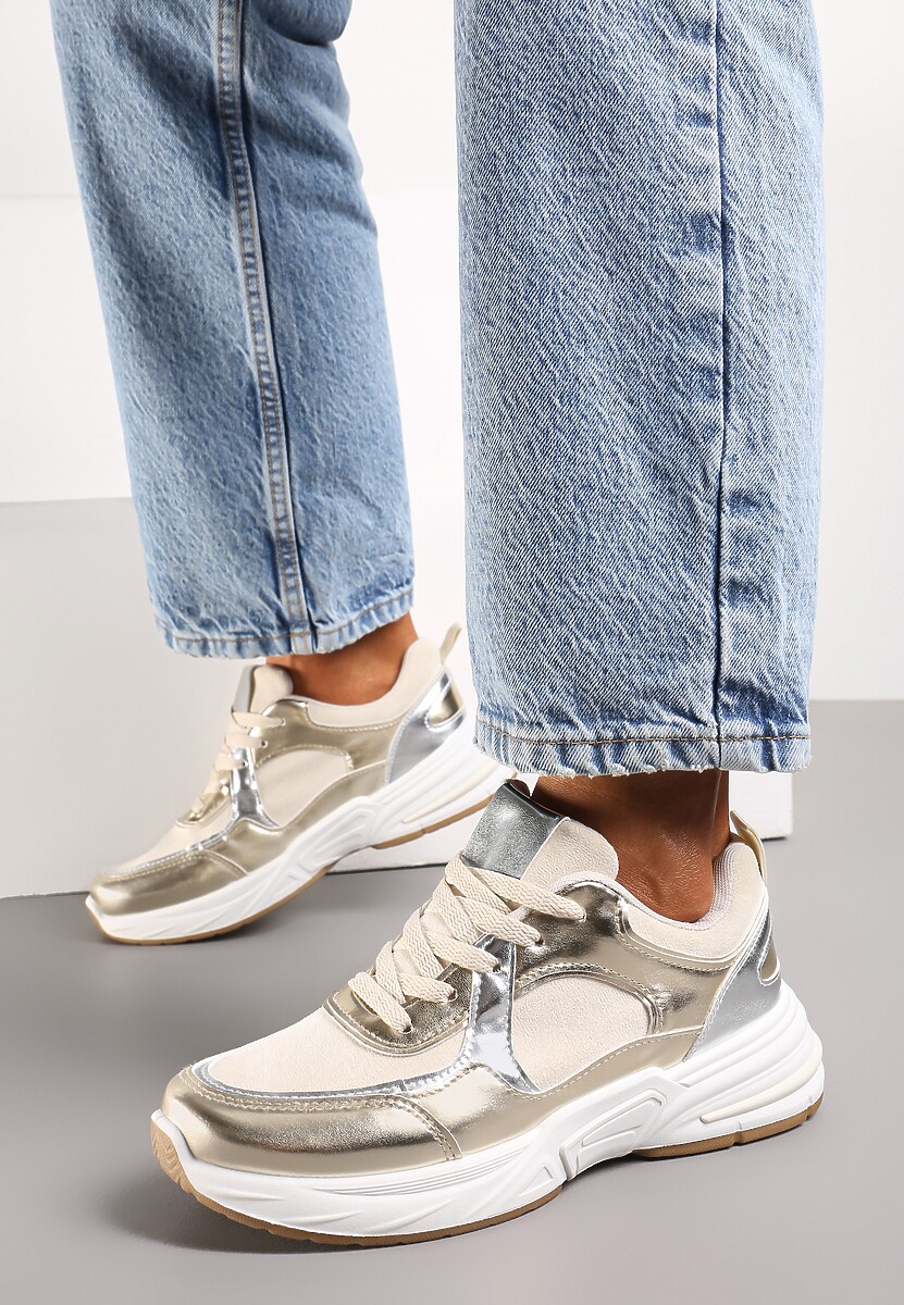 Beżowo-Złote Sznurowane Sneakersy Ozdobione Metaliczną Wstawką Kizria