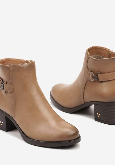 Ciemnobeżowe Botki na Słupkowym Obcasie Zdobione Elegancką Aplikacją przy Cholewce Ninnarella