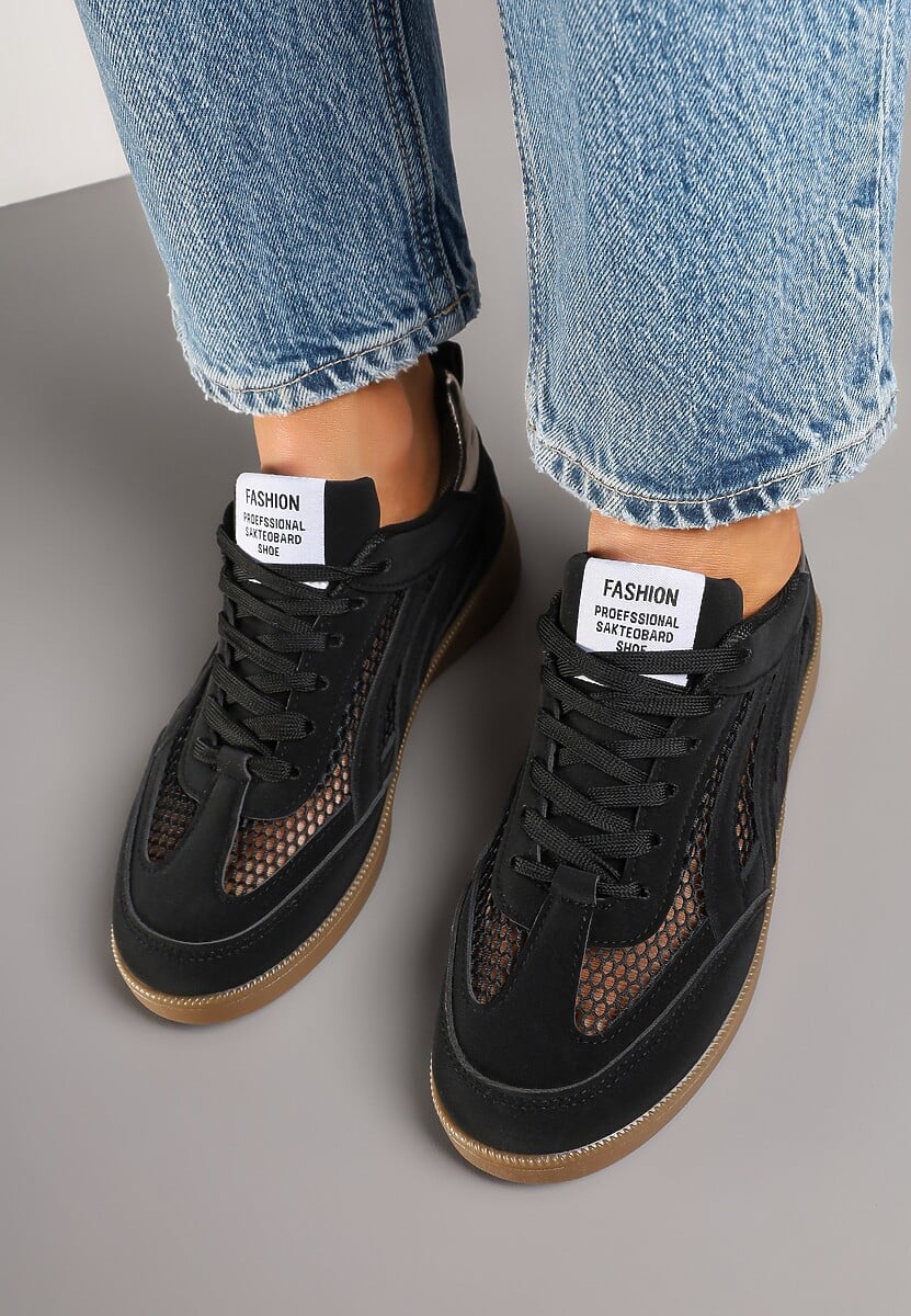 Czarne Sneakersy ze Wstawkami z Siatki i Paskami na Boku Garisen