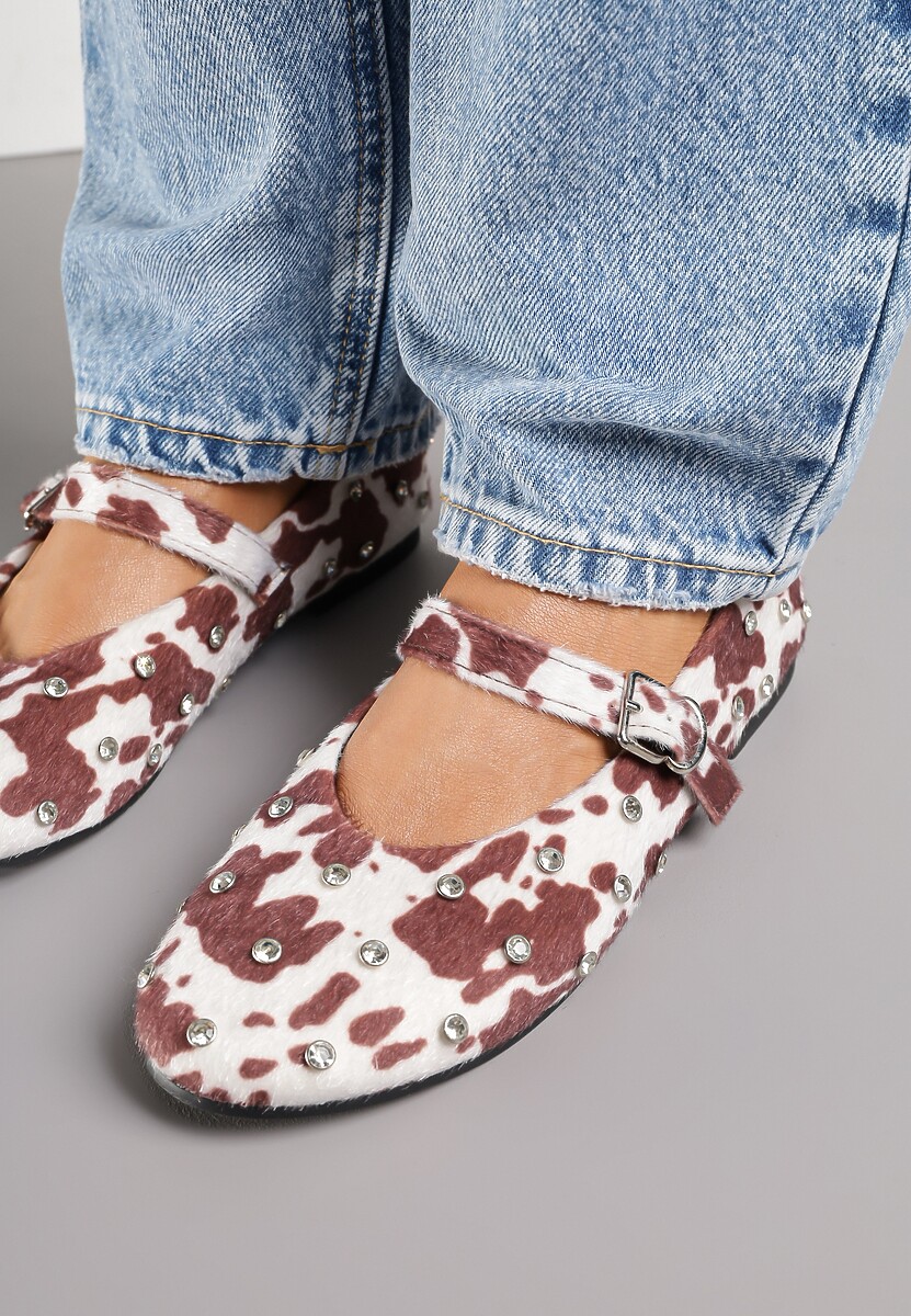 Brązowo-Białe Balerinki Vices w Krowie Łaty w Stylu Mary Jane z Ćwiekami i Skórzaną Wkładką Riladora