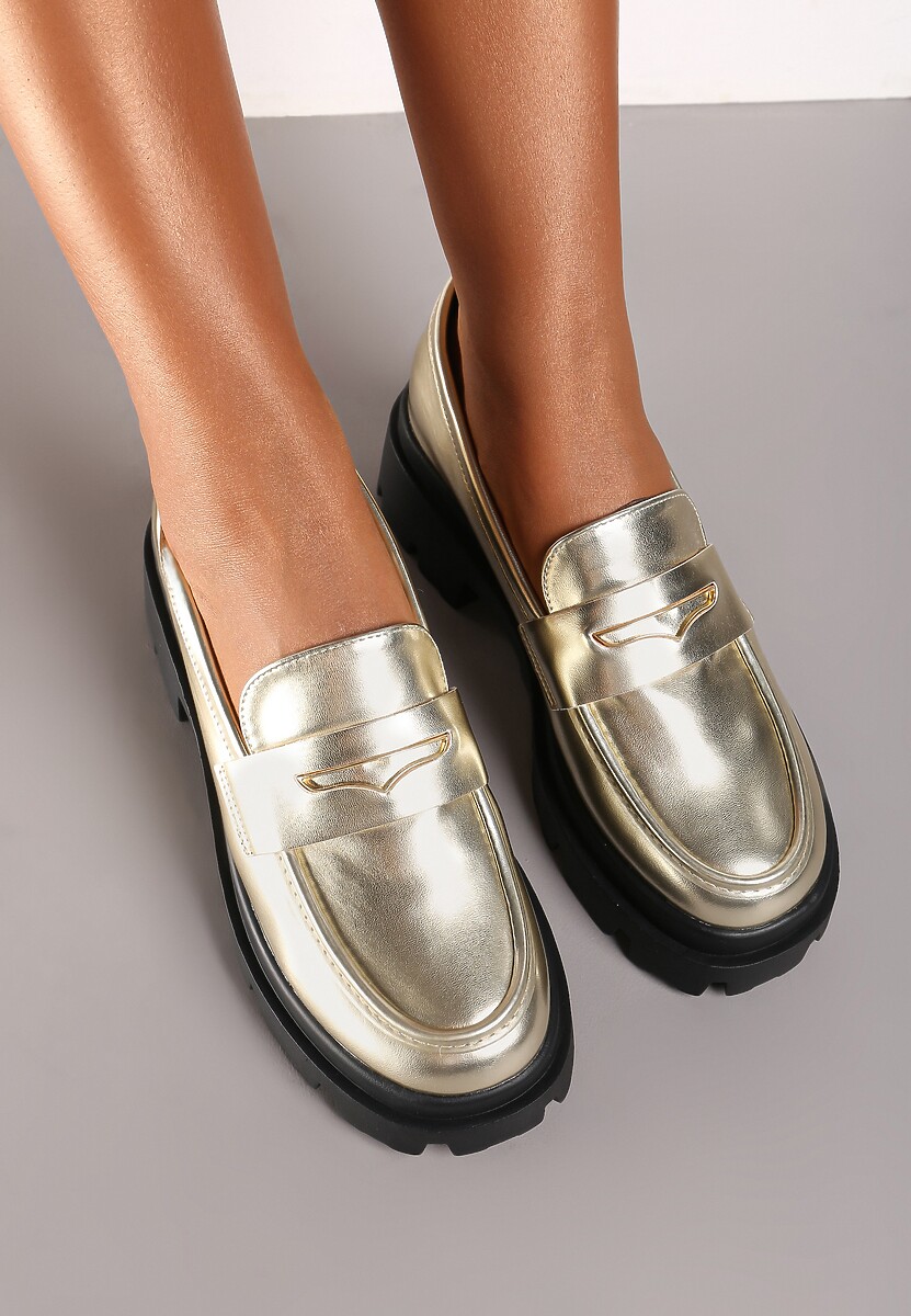 Złote Mokasyny na Platformie Wykończone Ozdobnym Paskiem Navlda