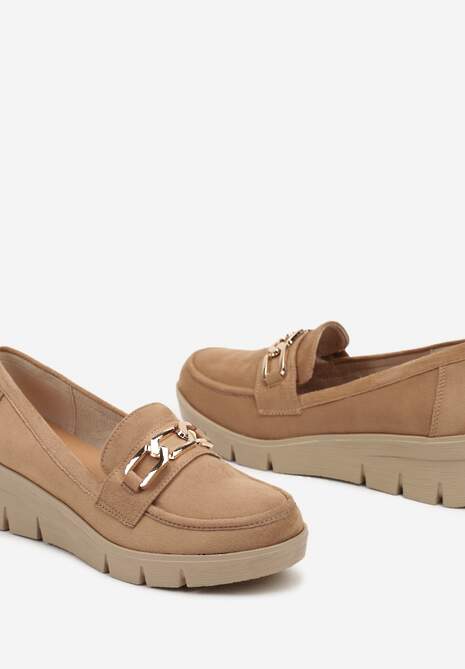 Ciemnobeżowe Półbuty Mokasyny na Koturnie z Tłoczeniem i Wkładką ze Skóry Naturalnej i Łańcuchem Cariella