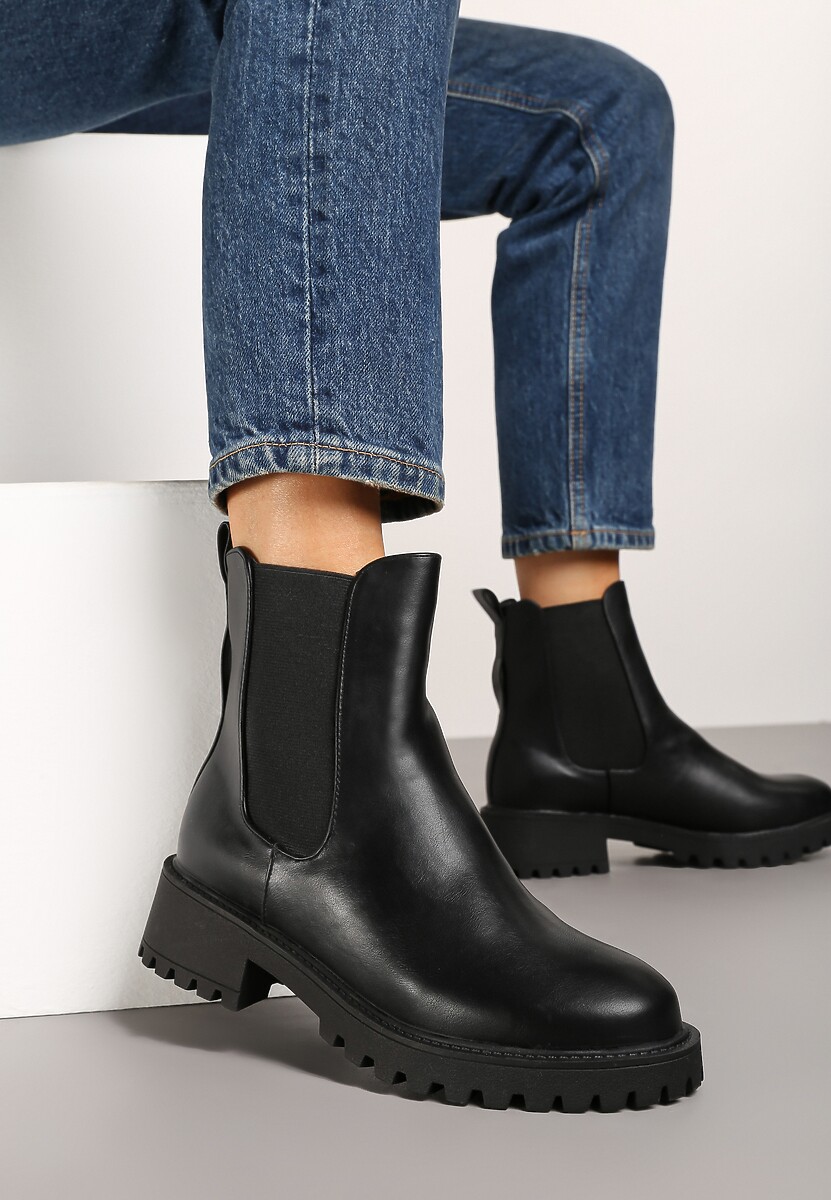 Czarne Botki Sztyblety na Słupku z Metaliczną Ozdobą Venselle