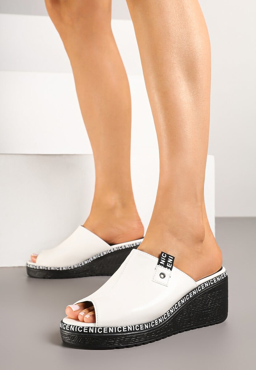 Białe Klapki na Koturnie z Otwartym Noskiem Kenara