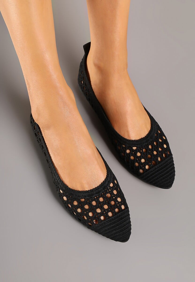 Czarne Balerinki Ozdobione Ażurowym Wzorem Ulimariela
