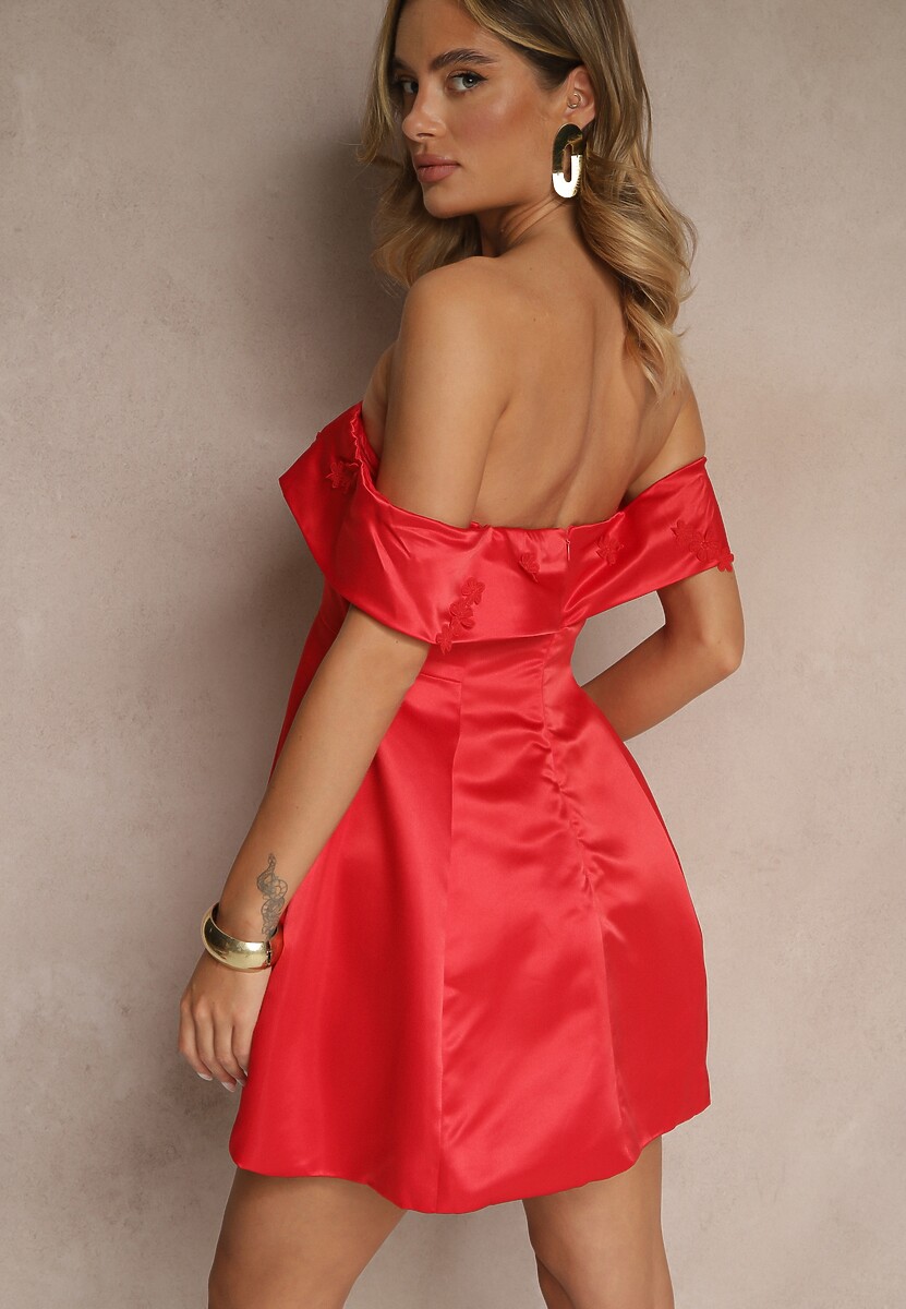 Czerwona Sukienka Hiszpanka Vices z Satyny Zdobiona Aplikacjami Fenilune
