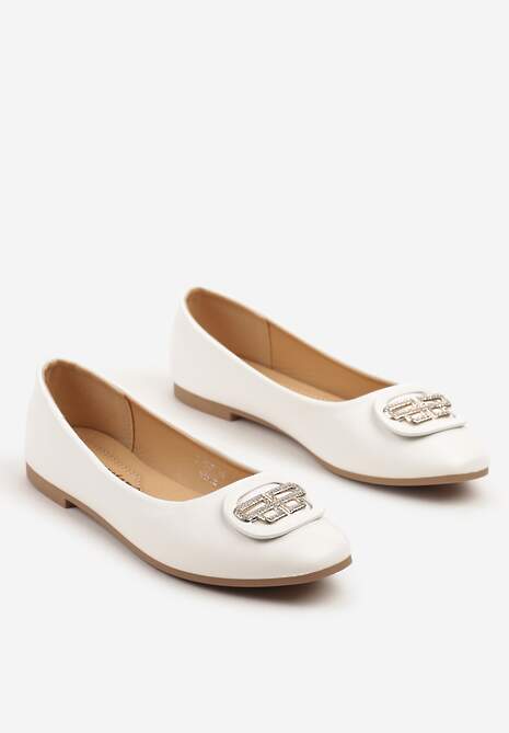 Białe Balerinki Ozdobione Metaliczną Aplikacją Zelfitis
