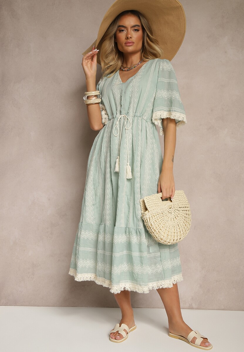 Miętowa Rozkloszowana Sukienka Boho z Bawełny Zdobiona Haftem i Wiązaniem Koriruna