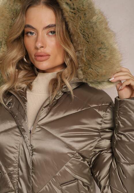Ciemnobeżowa Pikowana Kurtka za Kolano i Kapturem z Futerkiem Demmia