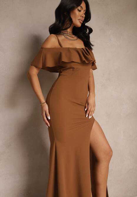 Brązowa Sukienka Hiszpanka z Falbaną przy Dekolcie i Rozcięciem Marisenla