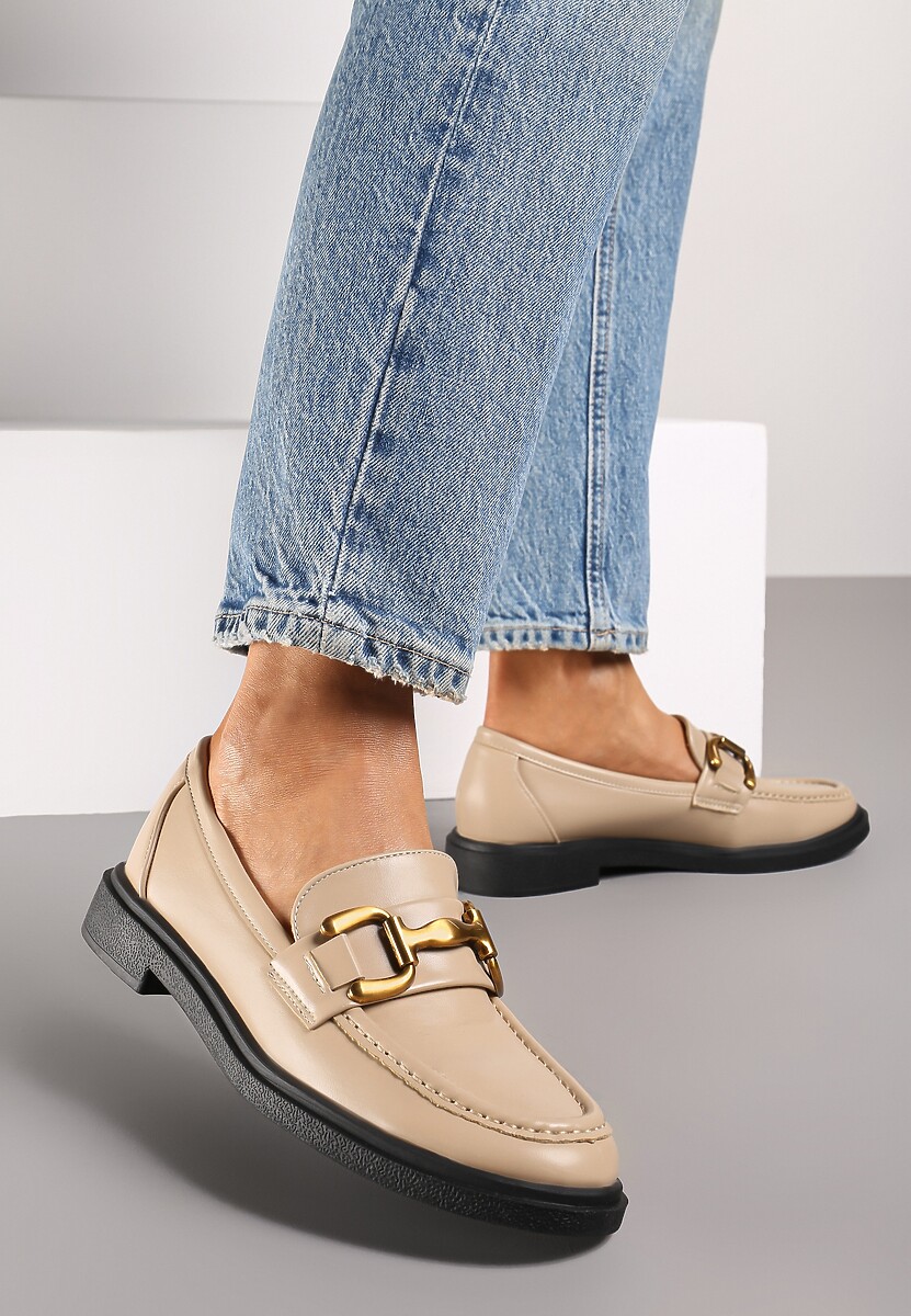 Bordowe Mokasyny na Płaskiej Podeszwie Ozdobione Klamrą Relabra