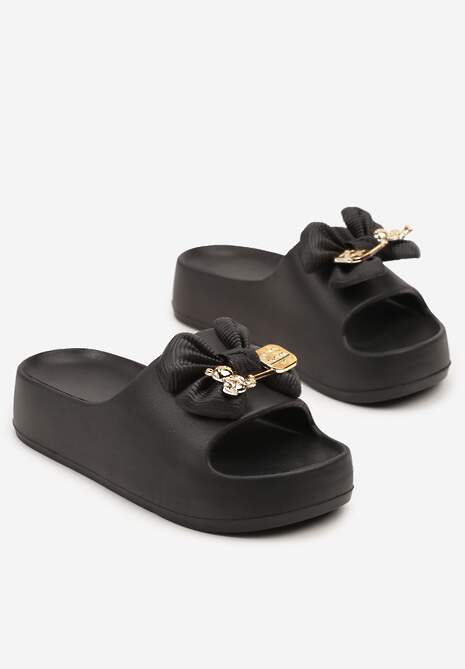 Czarne Klapki z Pianki na Platformie Zdobione Kokardą i Aplikacjami Sopirene