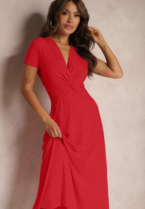 Czerwona Sukienka o Taliowanym Kroju z Imitacją Węzła i Trójkątnym Dekoltem Telvitela