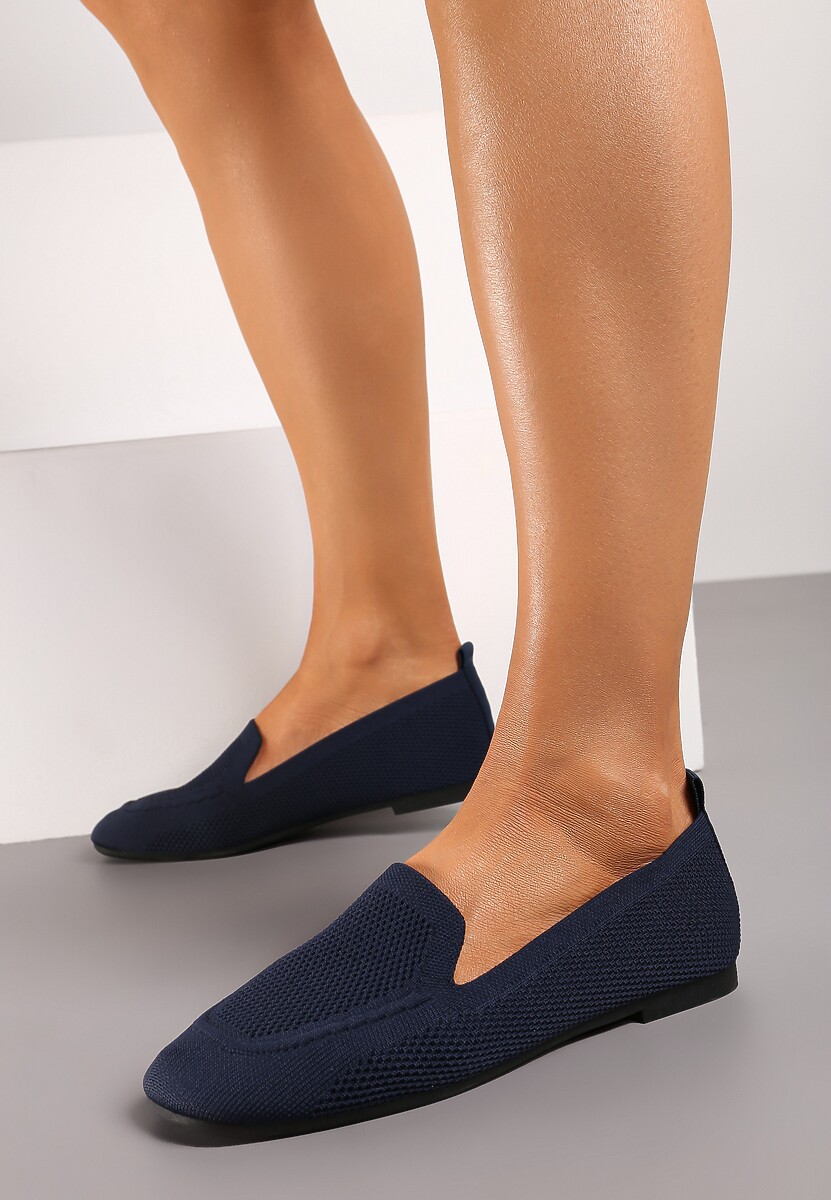 Granatowe Casualowe Mokasyny na Płaskiej Podeszwie Ozdobione Perforacją Klanesha