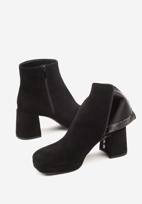 Czarne Botki Vices do Kostki z Imitacji Zamszu na Słupkowym Obcasie Vedvira