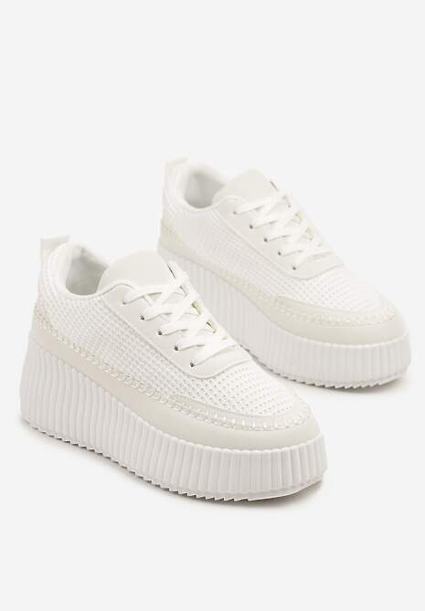 Białe Sneakersy na Tłoczonej Platformie z Ozdobnymi Przeszyciami Faloviela